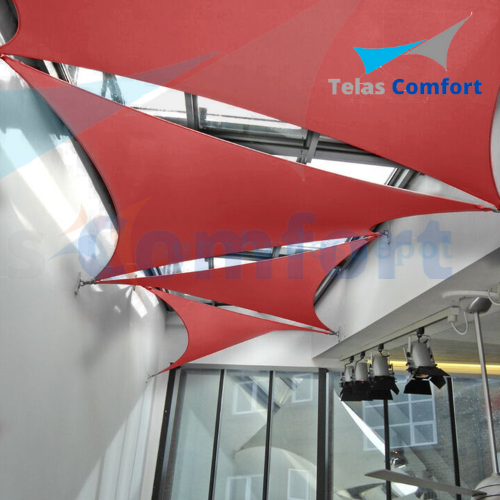 Tela Impermeável Triangular c/ Kit Instalação
